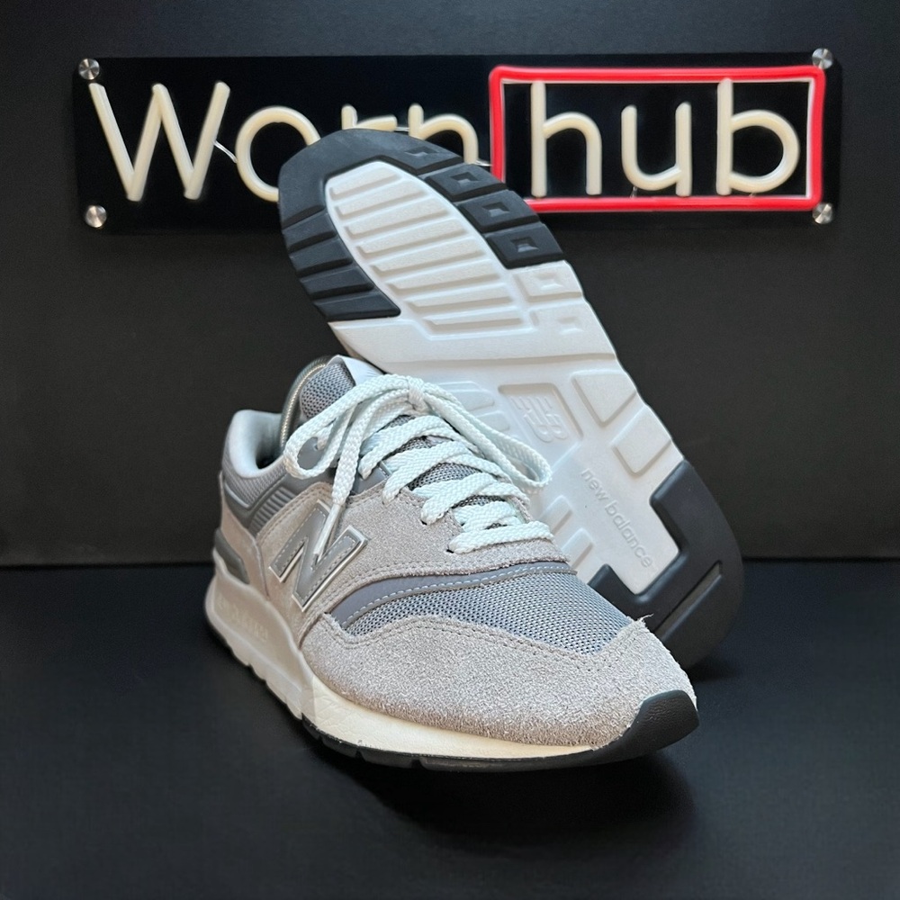 New Balance 997H Running Shoes • CM997HCA • Grey / Silver • Women’s Size 8.5